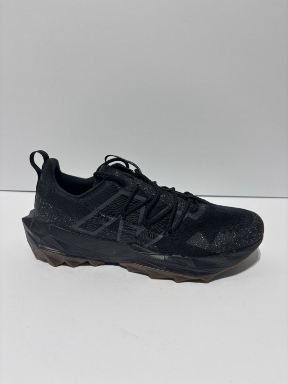 New Balance Men’s Tektrel Black Trail Running Shoes, Size 10 M